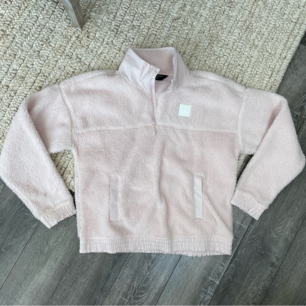 Under Armour women’s Sherpa sweater pull over with pocket size medium pink zipup